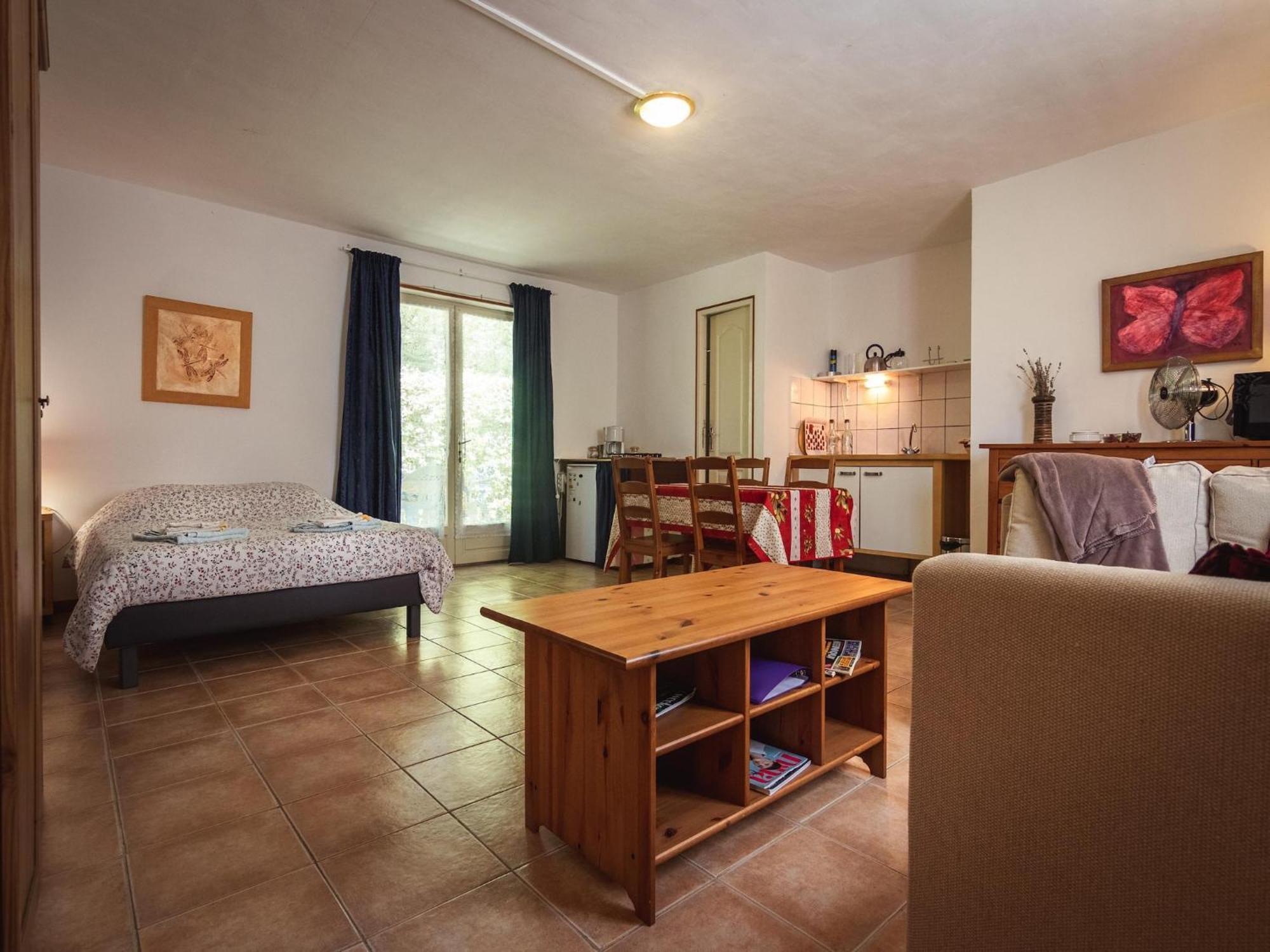 Appealing Apartment In Vezac With Swimming Pool بيناك إي كازوناك المظهر الخارجي الصورة