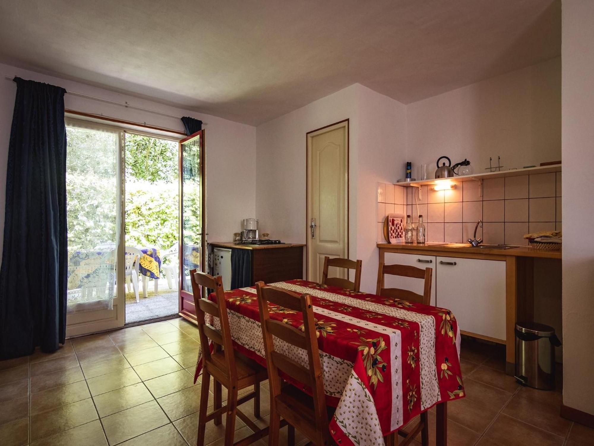 Appealing Apartment In Vezac With Swimming Pool بيناك إي كازوناك المظهر الخارجي الصورة
